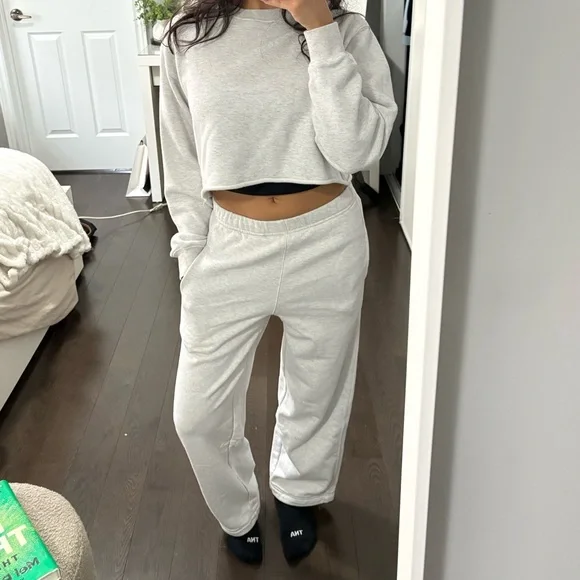 Aritzia Community Straight Hi Rise Sweatpant (Heather Cloud White) - Picture 1 of 9